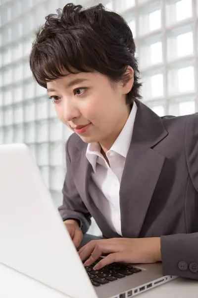 Young Asian Business Woman Working Office — Stock Photo, Image