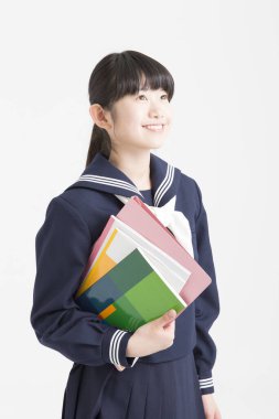 Okul üniformalı güzel bir Japon öğrencinin portresi. 