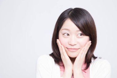 Genç bir Japon kadının portresi.