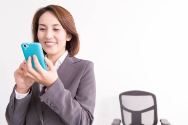 Güzel Asyalı kadın ofis çalışanını kapatın.