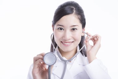 Steteskoplu kadın doktor.