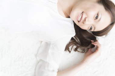 Genç Asyalı güzel bir kadının portresini yakından çek.