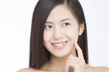 Uzun saçlı güzel Asyalı kadın portresi.