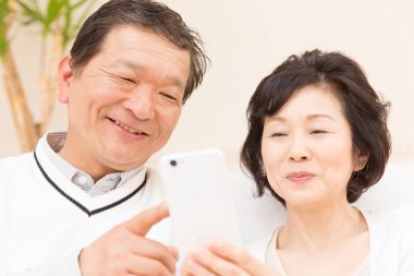 Mutlu olgun çift alarak selfie