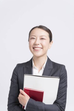 klasör ile gülümseyen iş kadını