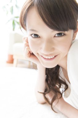 Genç Asyalı güzel bir kadının portresini yakından çek.