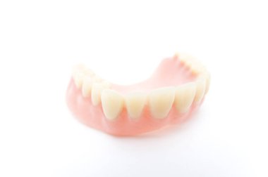 Öğrencilerin dişlerini gösteren eğitim modelini öğrenmeleri için implant ve ortodontik model