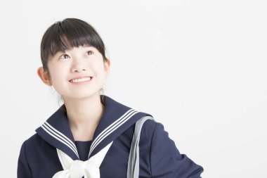 Okul üniformalı güzel bir Japon öğrencinin portresi. 