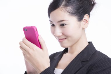 Cep telefonlu Asyalı iş kadını.