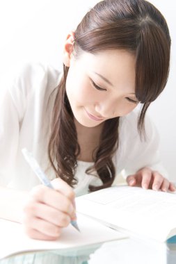 Asyalı kadın evde eğitim 