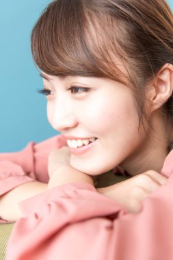 Asyalı güzel bir kadının portresi.