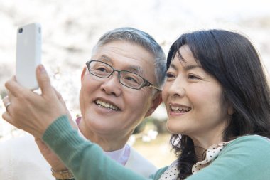 Üst düzey çift alarak selfie Park 