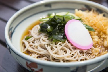 Balık ve yumurtalı erişte.