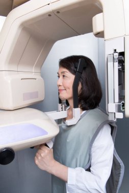 3d jaws x-ray yapan Asyalı kadını kapat