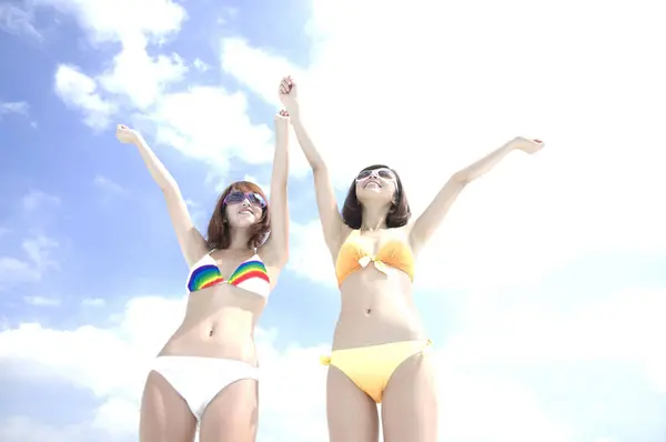 Schöne Japanerinnen Bunten Badeanzügen Haben Spaß Pool Urlaubskonzept — Stockfoto