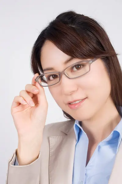 Porträtt Asiatisk Kvinna Glasögon Leende — Stockfoto