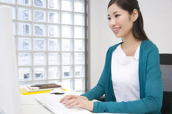 Asian Young Woman Working Office — Stock Photo, Image