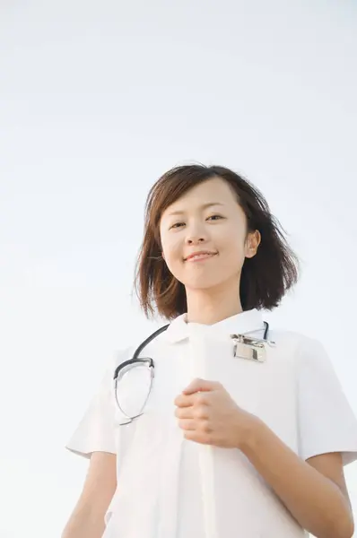 Asiático Médico Mulher Com Estetoscópio Área Transferência — Fotografia de Stock
