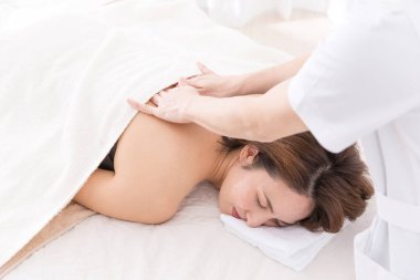 Masaj seansındaki kadın