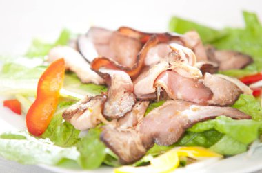 et ve sebzeli salata