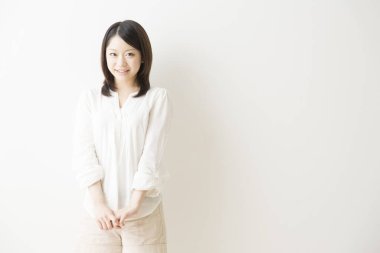 Beyaz tenli güzel Asyalı kadının portresi.