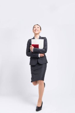 Beyaz arka planda genç Asyalı iş kadını