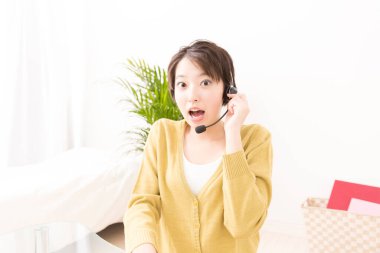 Asya müşteri hizmeti operatör kulaklık 