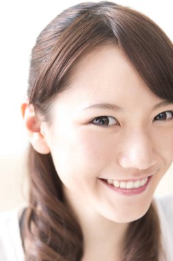 Genç Asyalı bir kadının portresi