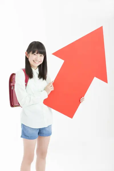 Junge Asiatische Mädchen Student Zeigt Rote Pfeil Zeichen Isoliert Auf — Stockfoto