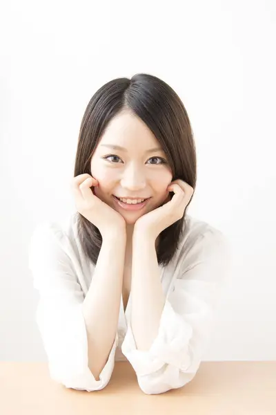 Mujer Asiática Sonrisa Blanco Fondo — Foto de Stock
