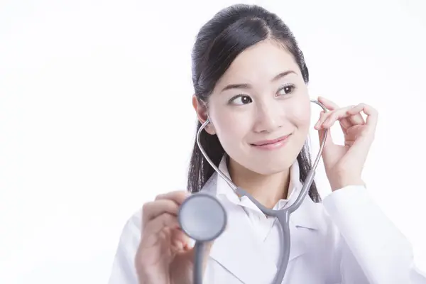 Retrato Una Mujer Asiática Médico Con Estetoscopio — Foto de Stock