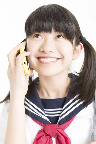 Retrato Menina Asiática Jovem Uniforme Escolar Falando Através Telefone Móvel — Fotografia de Stock