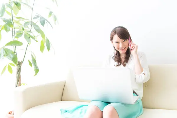 Close Asian Woman Talking Phone While Using Laptop — Stock Photo, Image