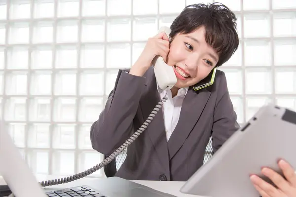 아시아의 Businesswoman Phone — 스톡 사진