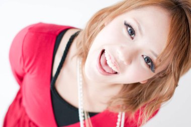 Asyalı kadın gülümseyerek portresi