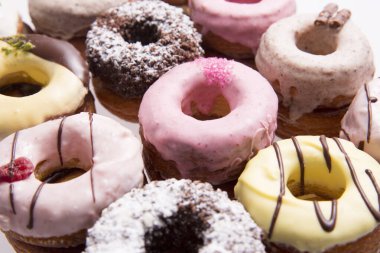 Renkli tatlı çörekler. Kapatın.