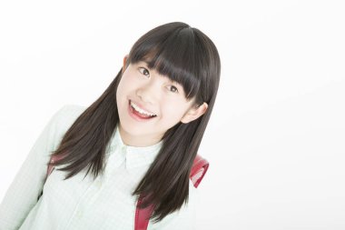 Genç Asyalı kız öğrenci beyaz arka planda izole edilmiş. 