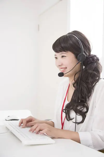 Bella Asiatico Call Center Operatore — Foto Stock