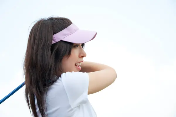 Genç Güzel Asyalı Kadın Golfçü — Stok fotoğraf