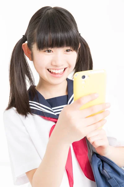 Porträtt Ung Asiatisk Flicka Skoluniform Med Mobiltelefon — Stockfoto