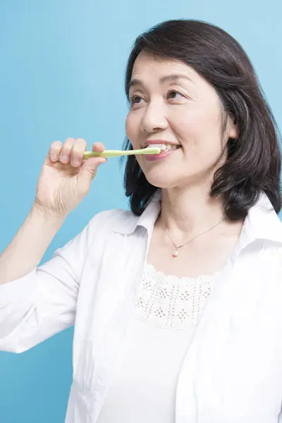 Studio Portrait Mature Japanese Woman Brushing Teeth Toothbrush — Stock Photo, Image