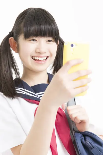 Retrato Joven Asiática Uniforme Escolar Usando Teléfono Móvil — Foto de Stock