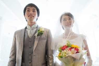 Düğün töreninde mutlu Japon gelin ve damat