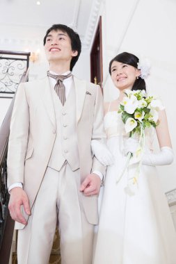 Düğün töreninde mutlu Japon gelin ve damat