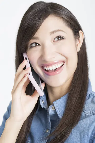 Young Asian Woman Talking Smartphone — Stock Photo, Image