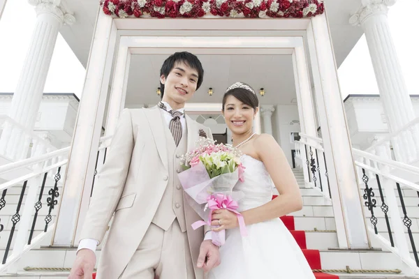 Porträtt Vackra Glada Unga Asiatiska Bröllop Par — Stockfoto