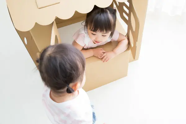 Bonito Ásia Pouco Meninas Jogar Com Brinquedo Casa Quarto — Fotografia de Stock