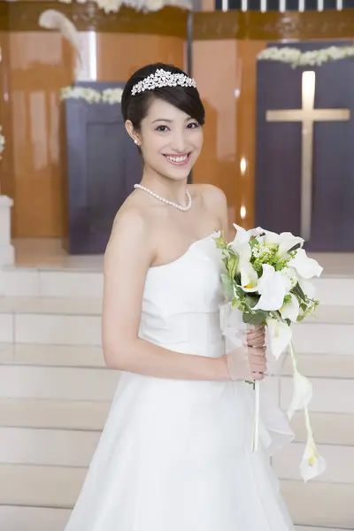 Portré Gyönyörű Ázsiai Menyasszony Templomban — Stock Fotó
