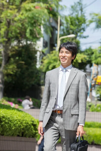 Молодий Японський Бізнесмен Вулиці — стокове фото
