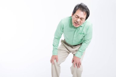 Diz ağrısı çeken Asyalı Japon..